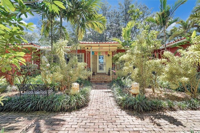 9325 NE 5th Ave in Miami Shores, FL - Building Photo - Building Photo