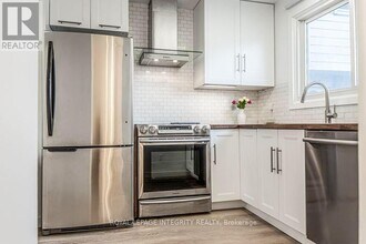 73 Hadley Cir in Ottawa, ON - Building Photo - Building Photo