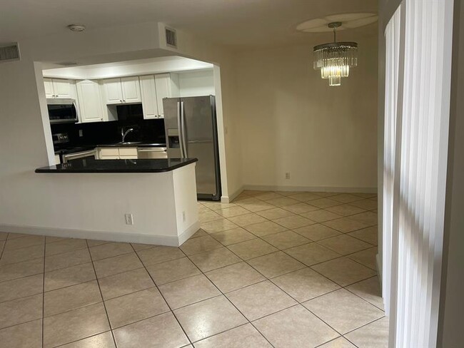 3321 Quail Close in Pompano Beach, FL - Building Photo - Building Photo