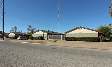 74th & Ave. W Duplexes in Lubbock, TX - Building Photo - Building Photo