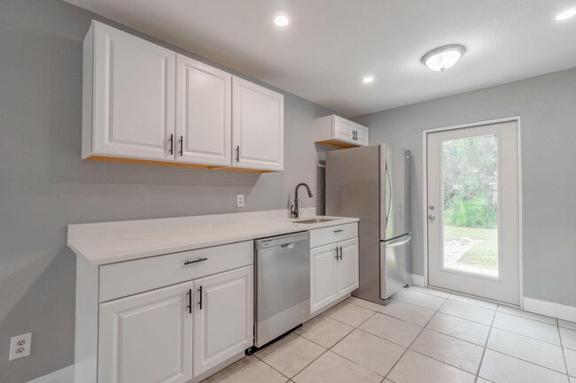 3761 SE Dixie Ross St in Stuart, FL - Building Photo - Building Photo