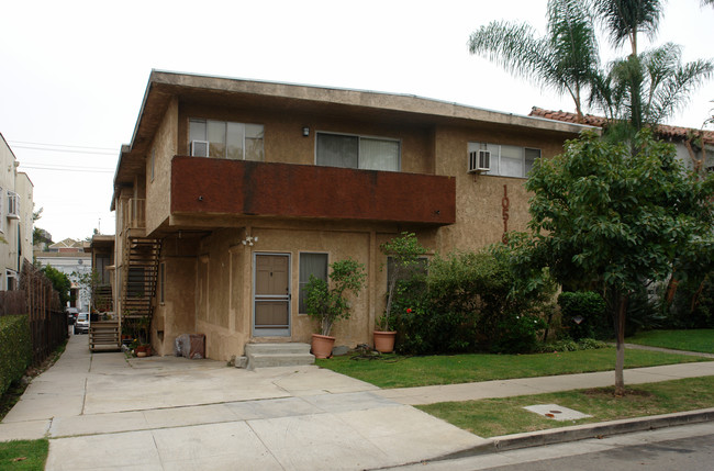 10516 Eastborne Ave in Los Angeles, CA - Building Photo - Building Photo