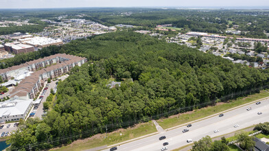 Center Point Apartments in Wilmington, NC - Building Photo - Building Photo