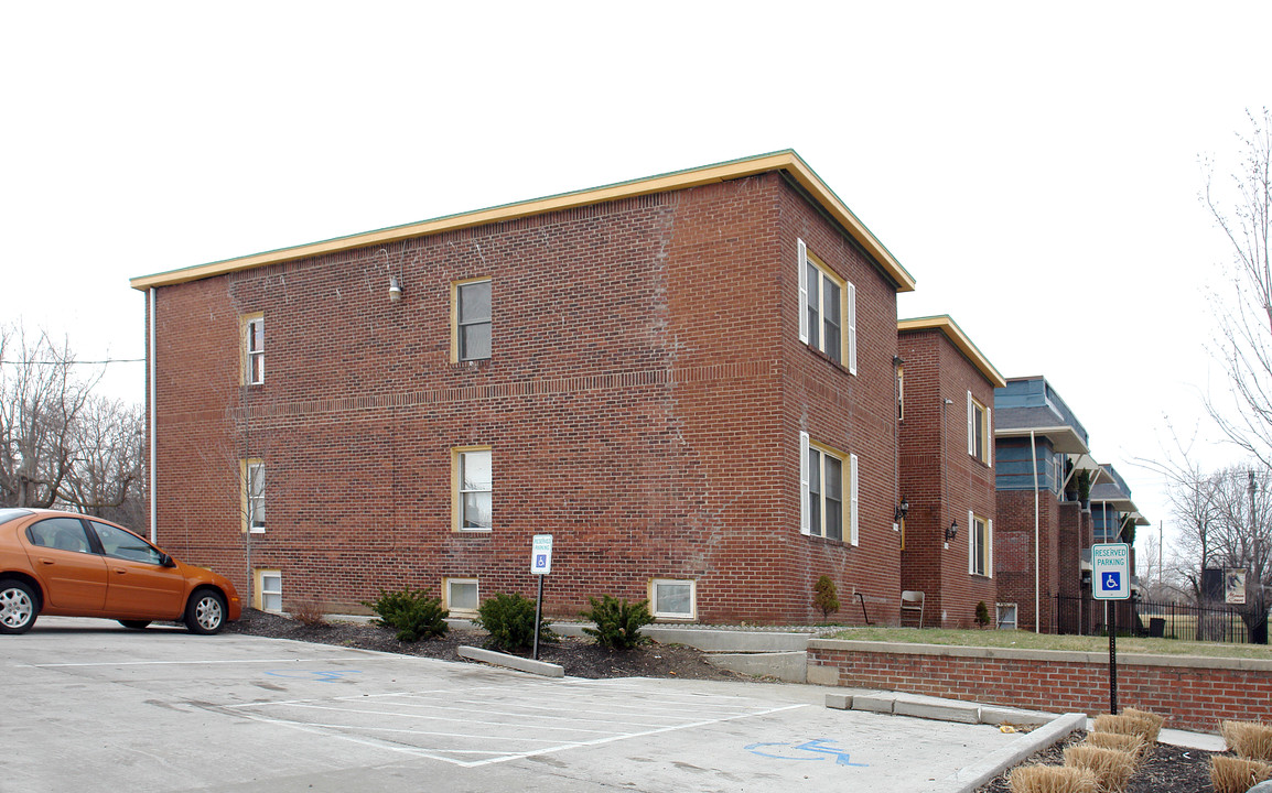 Balsam Apartments in Indianapolis, IN - Foto de edificio