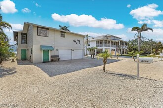 5394 Palmetto St in Fort Myers Beach, FL - Building Photo - Building Photo