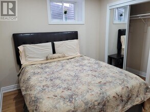 2551 Old Carriage Rd in Mississauga, ON - Building Photo - Building Photo