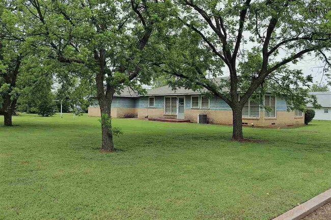 503 W Houston St in Henrietta, TX - Building Photo - Building Photo