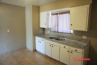209 E Harding Ave in Bakersfield, CA - Building Photo - Building Photo