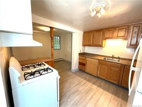 371 Church St in Poughkeepsie, NY - Building Photo - Building Photo