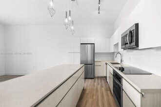 101 Diplomat Pkwy, Unit 0508 in Hallandale Beach, FL - Building Photo - Building Photo