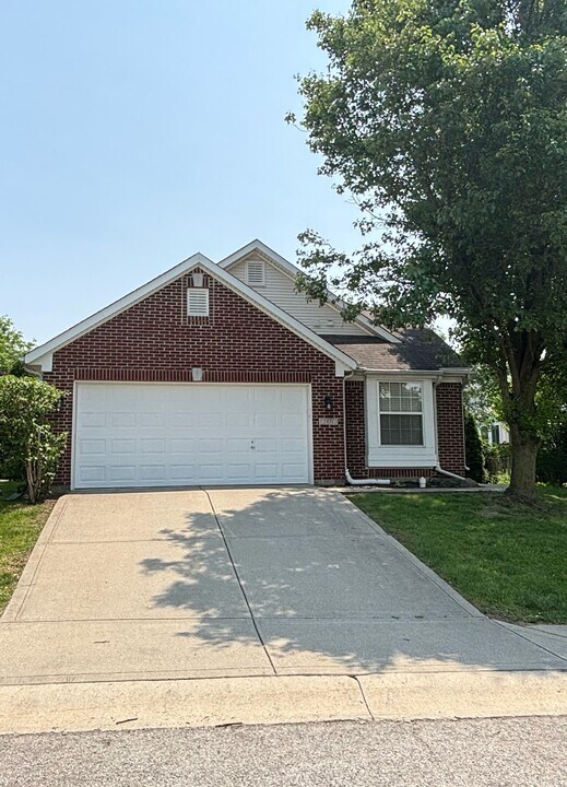 5451 Pelham Way in Indianapolis, IN - Building Photo