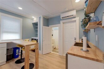 382 Spring St in Newport, RI - Foto de edificio - Building Photo