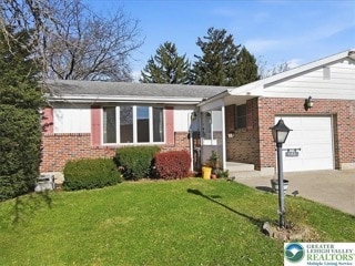 141 E Lynnwood St in Allentown, PA - Building Photo