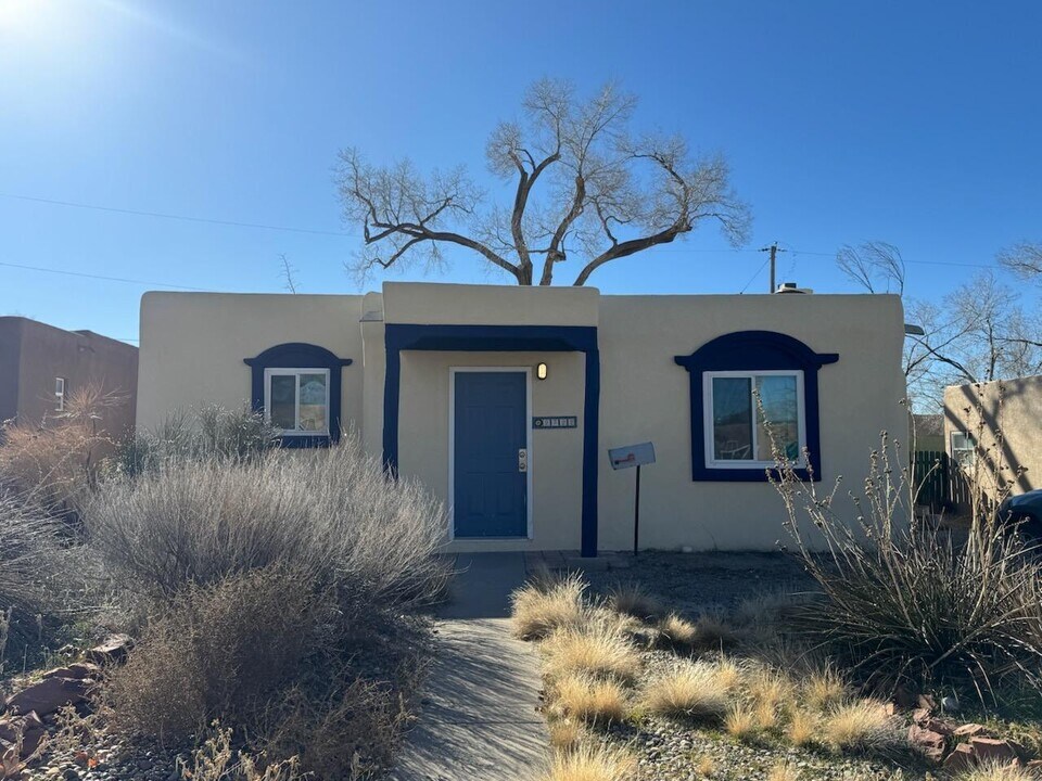 2722 San Rafael Ave SE in Albuquerque, NM - Building Photo
