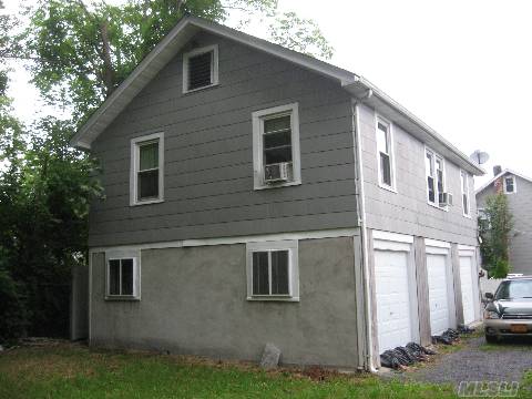 48 Arnold Ave in West Babylon, NY - Foto de edificio - Building Photo