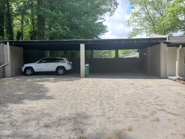 property at 1675 Bouldercliff Ct SE