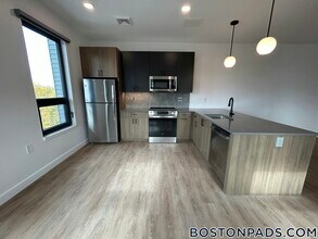 199 Gardner St in Boston, MA - Foto de edificio - Building Photo