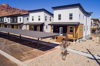 Desert Sol Villas in Moab, UT - Foto de edificio - Building Photo