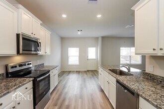 10445 Sweetwater Creek Dr in Cleveland, TX - Building Photo - Building Photo