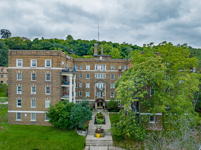 Mountainview Apartments in Hamilton, ON - Building Photo - Building Photo