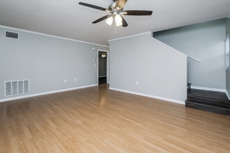 2447 Sagemont Dr in Brandon, FL - Building Photo - Building Photo