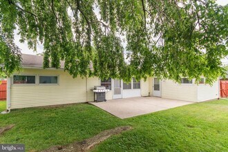 69 Shepherd Ln in Levittown, PA - Building Photo - Building Photo