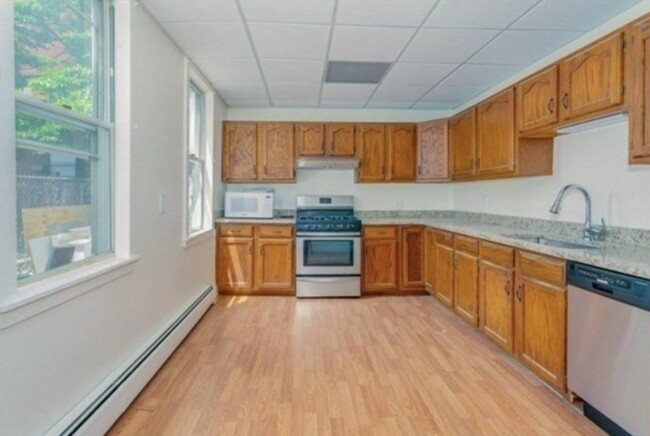 662 E 5th St in Boston, MA - Foto de edificio - Building Photo