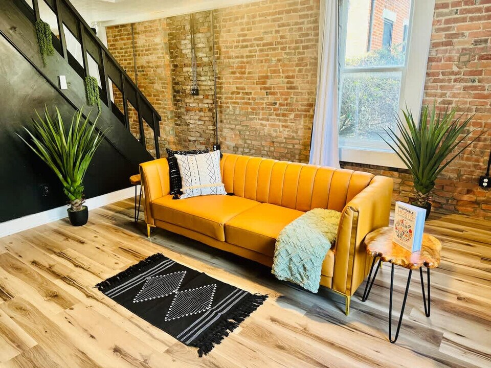63 E Russell St in Columbus, OH - Foto de edificio