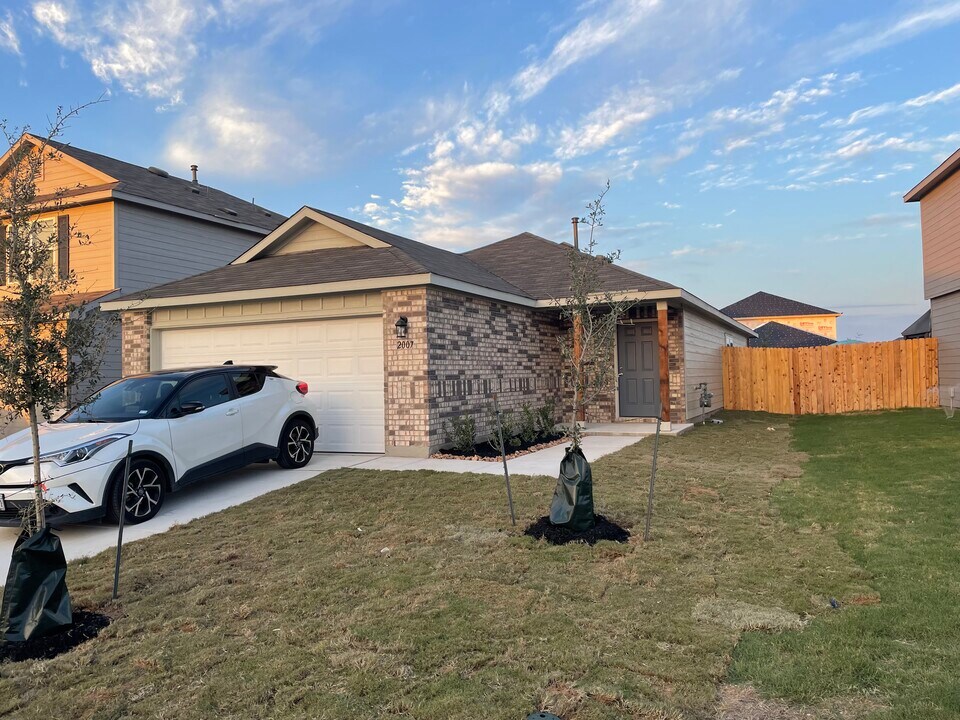 2007 Palmer Pl in Converse, TX - Foto de edificio