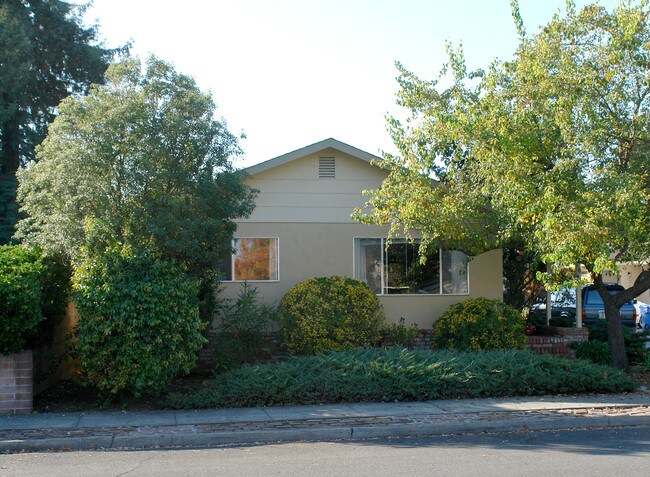 1041 King St in Santa Rosa, CA - Building Photo - Building Photo