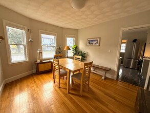 37 Lindale Ave in Dedham, MA - Building Photo - Building Photo