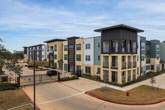 Birdie on Woodland Greens in Austin, TX - Foto de edificio - Building Photo
