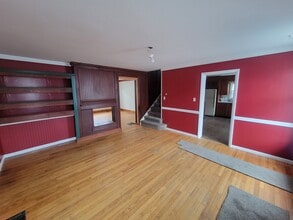 18 Elm St in Norwich, NY - Foto de edificio - Building Photo