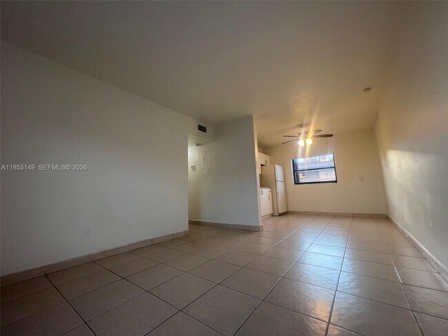 15 W 9th St in Hialeah, FL - Building Photo - Building Photo