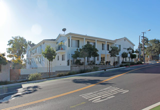 Highland Manor in Santa Monica, CA - Building Photo - Building Photo