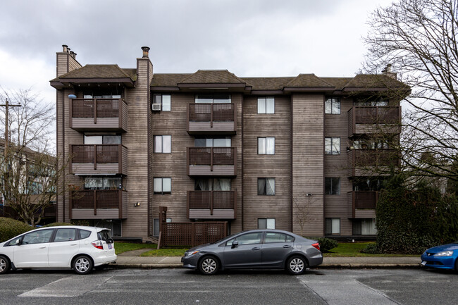 Harbour Reach in Vancouver, BC - Building Photo - Building Photo