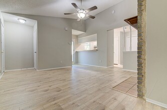 12824 Tomanet Trail in Austin, TX - Building Photo - Building Photo