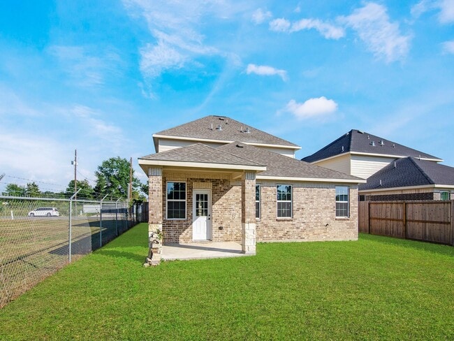 415 County Rd 5102J in Cleveland, TX - Building Photo - Building Photo