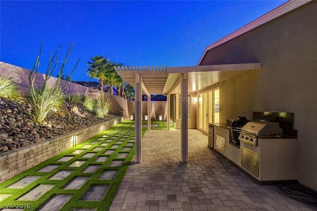 property at 2560 Bridle Oaks Ct