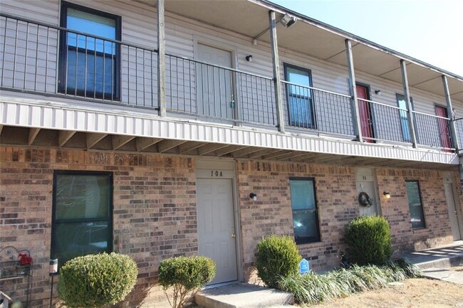 property at 1901 E Lindsey St