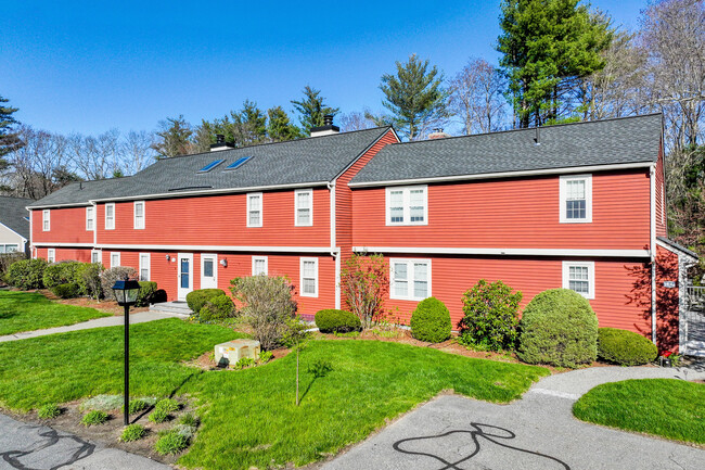 140 Russet Ln in Boxborough, MA - Foto de edificio - Building Photo