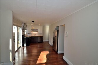 1093 Farmington Ave-Unit -3 in West Hartford, CT - Foto de edificio - Building Photo