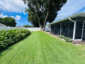 13926 Sunset Dr in Largo, FL - Building Photo - Building Photo