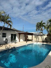 717 Sunset Cove in Madeira Beach, FL - Building Photo - Building Photo