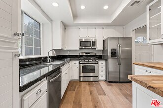8505 Gulana Ave in Los Angeles, CA - Building Photo - Building Photo