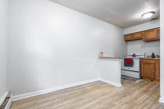 Chateau Royale Apartments in Louisville, KY - Foto de edificio - Interior Photo