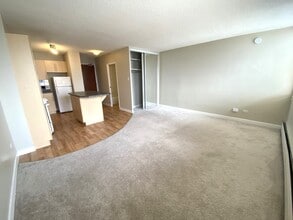 11147 Whyte Ave NW in Edmonton, AB - Building Photo - Building Photo