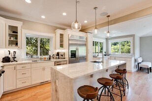 3341 Oak Knoll Dr in Emerald Hills, CA - Building Photo