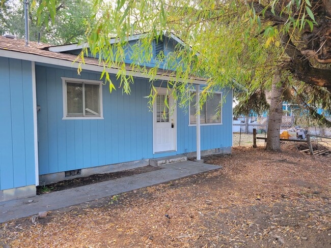 106 N Estes St in Alturas, CA - Building Photo - Building Photo