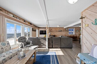 33 Beach Rd W in Old Saybrook, CT - Building Photo - Building Photo